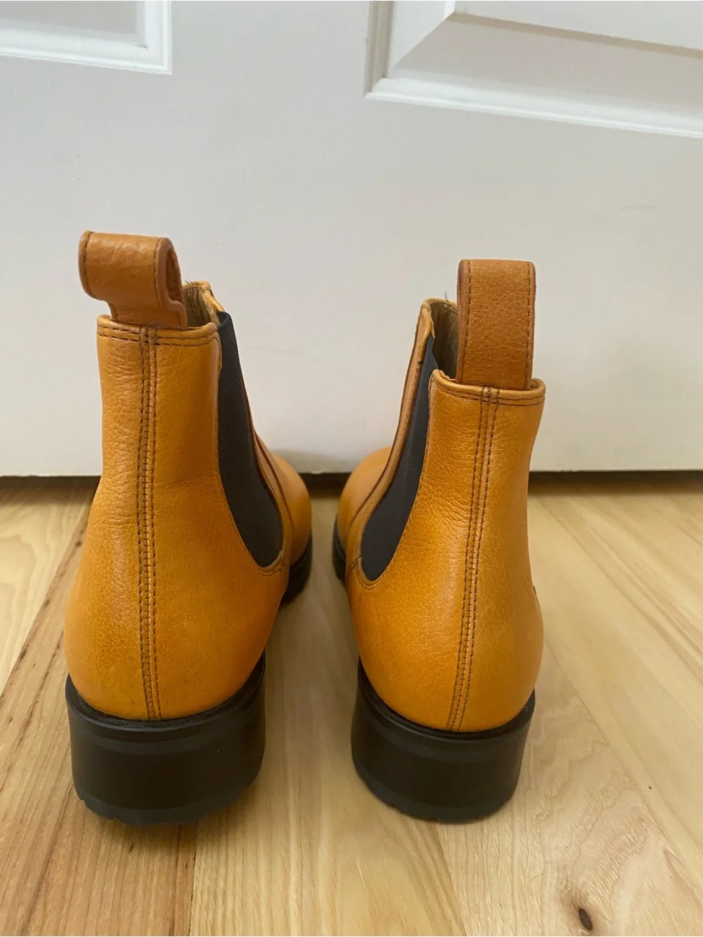 Duluth Trading Company Boots Women’s Chelsea Boots Cognac Brown Tan Size 8.5